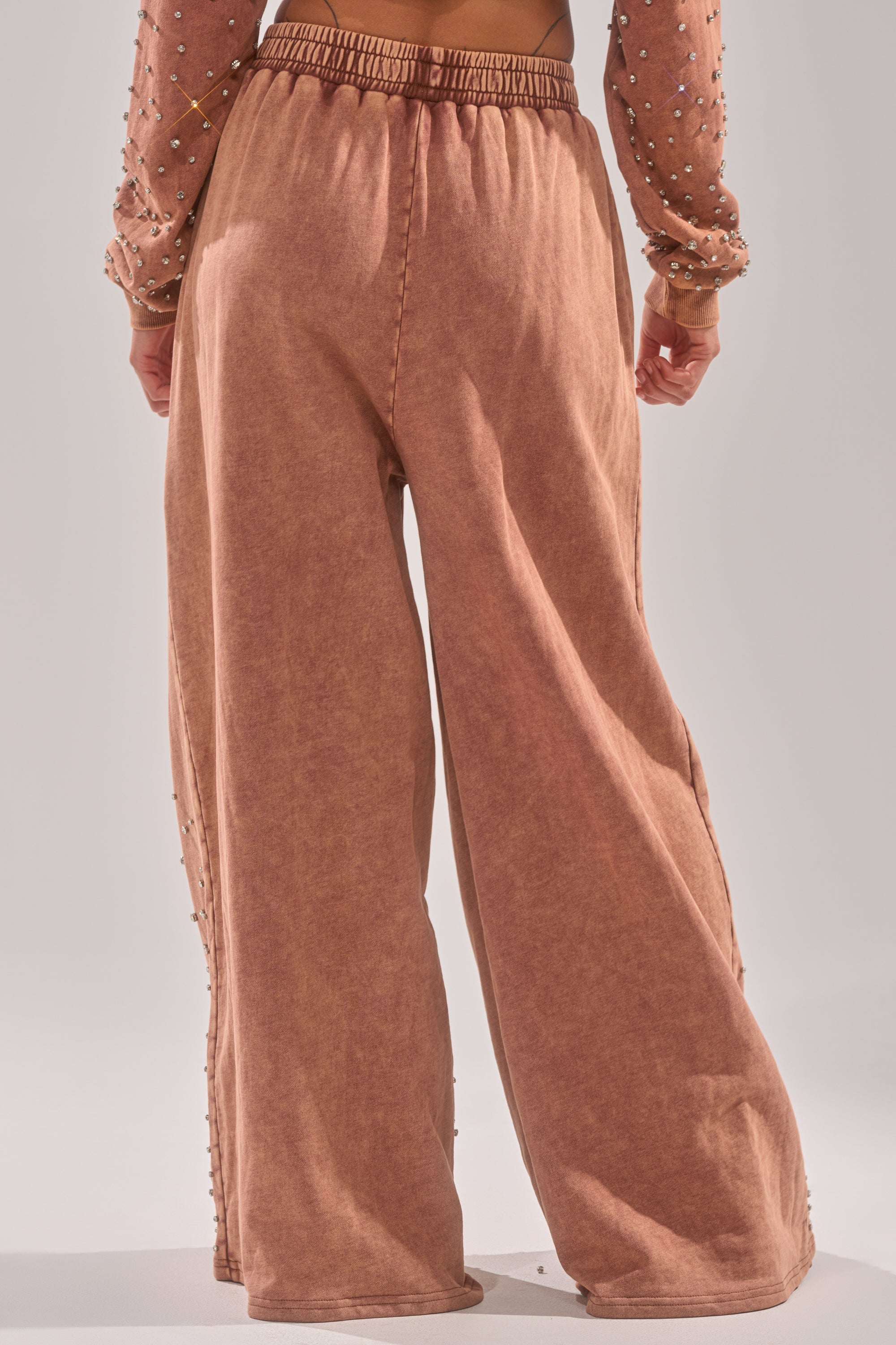 STUDIO LIVING WIDE LEG JOGGER