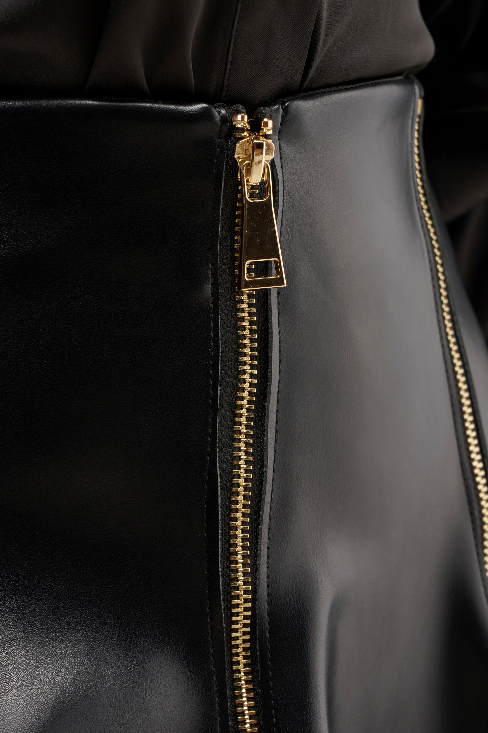 CUTIE PIE ZIPPER MINI SKIRT
