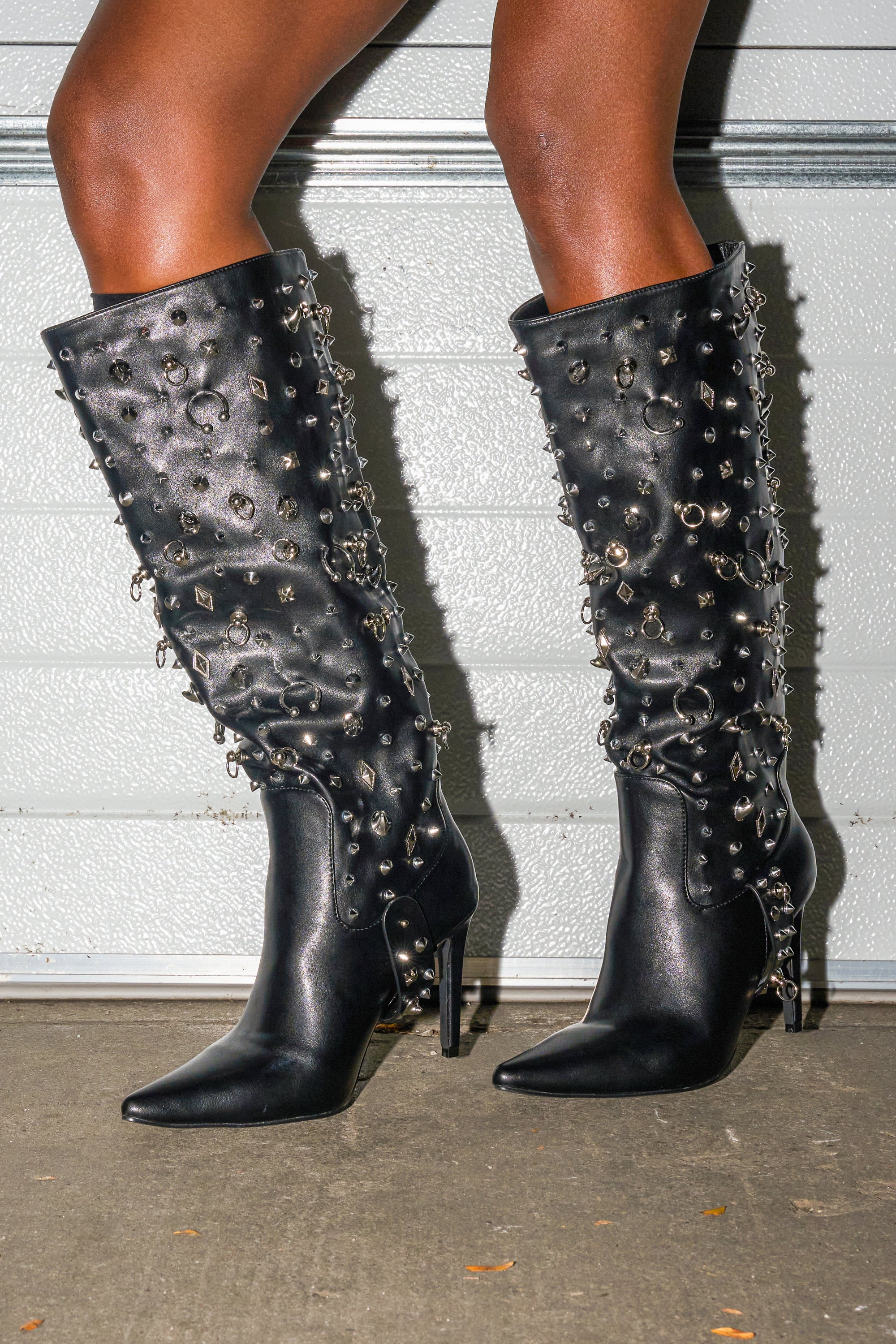AZALEA WANG AKRISTA BLACK HARDWARE EMBELLISHED STILETTO KNEE HIGH BOOT