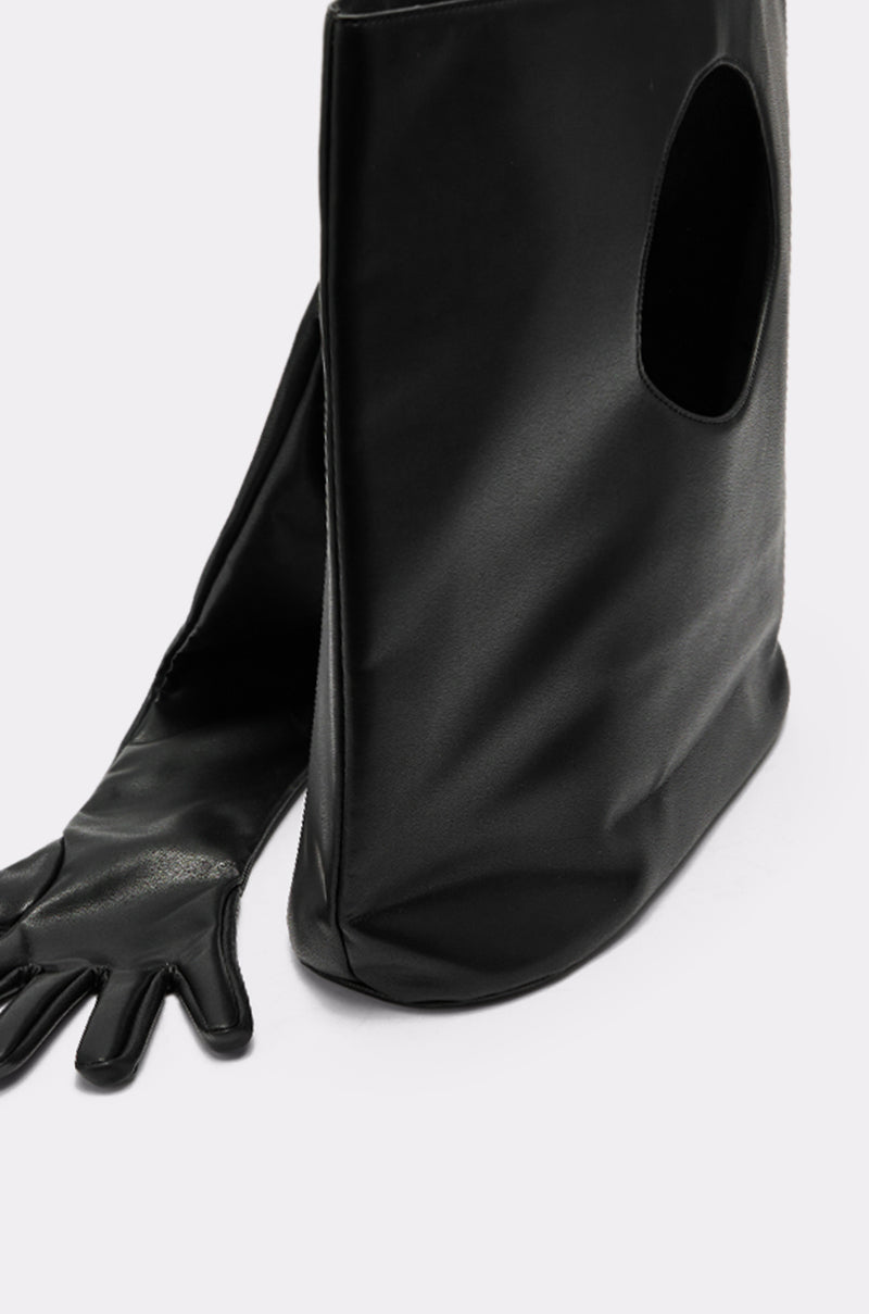POST ME GLOVE PURSE