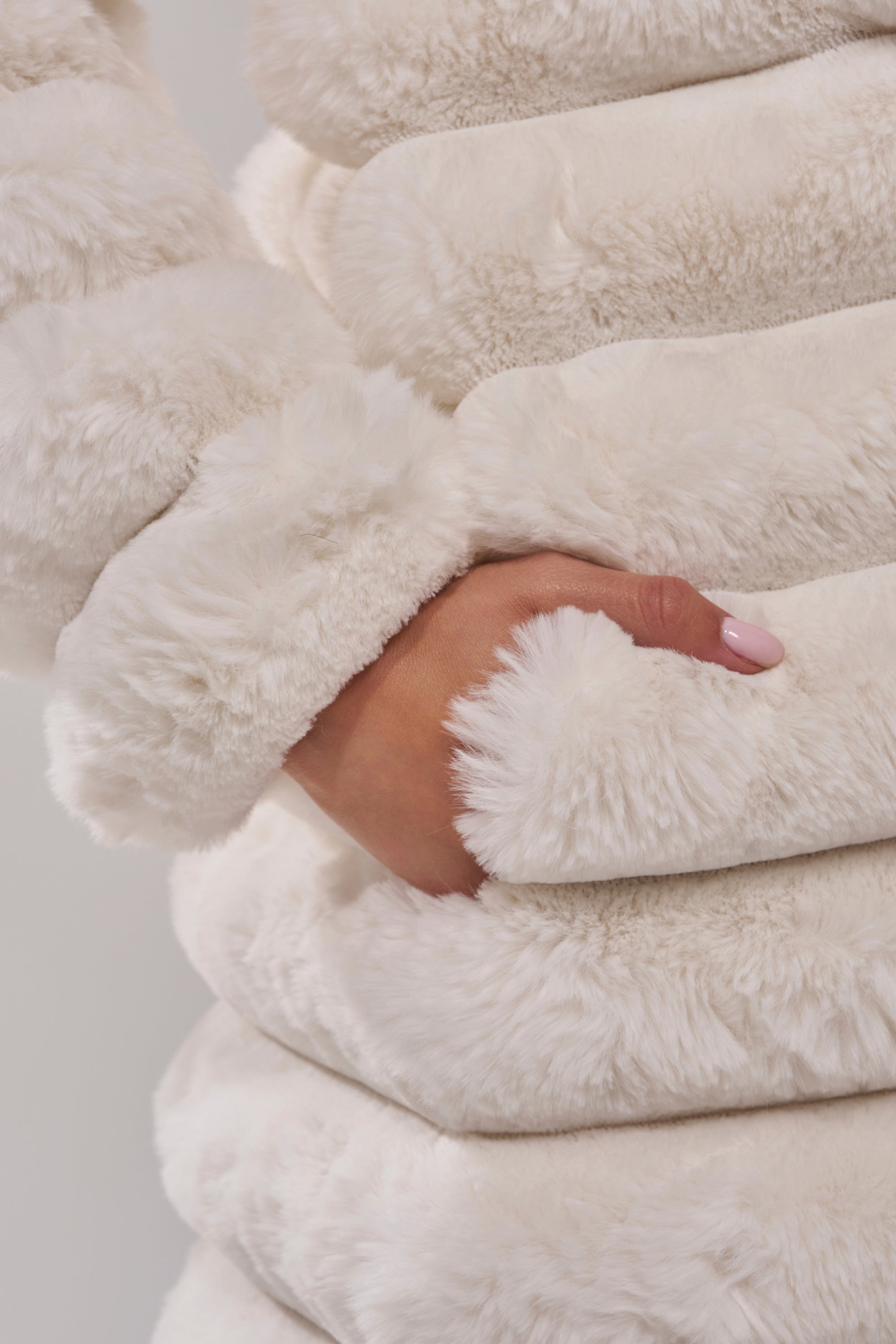 MAXI POPCORN FAUX FUR IN WHITE