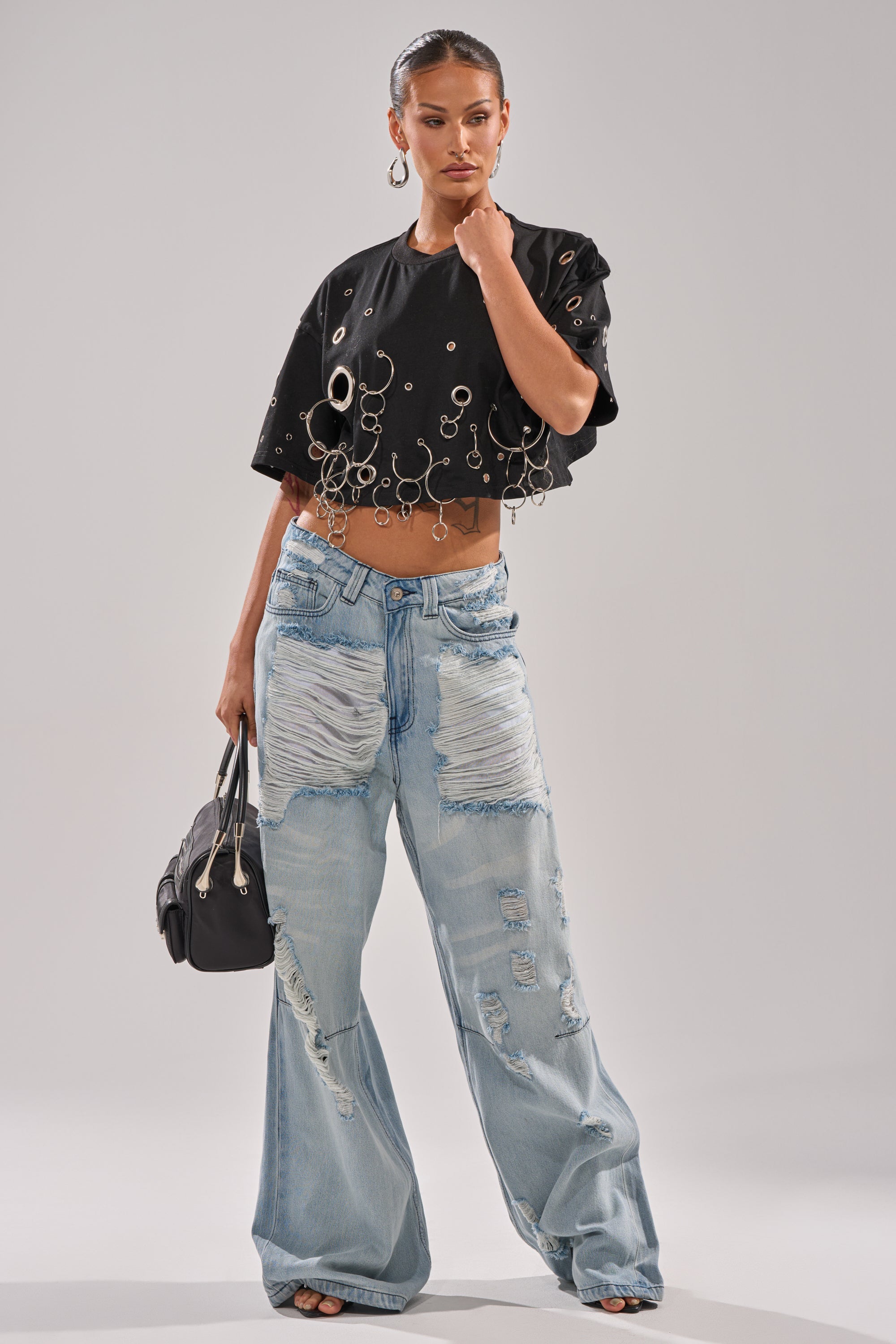 RING AROUND ME CROPPED TEE