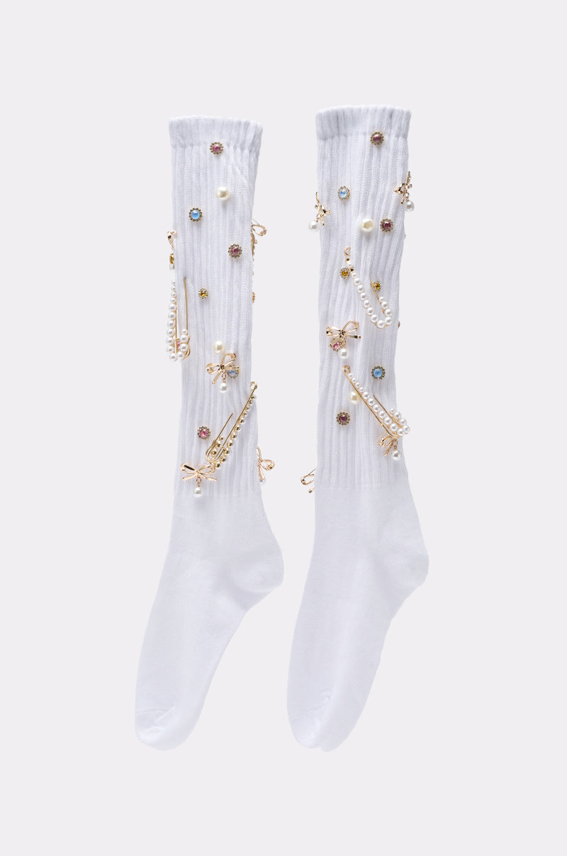 ON TREND CHARM SOCKS