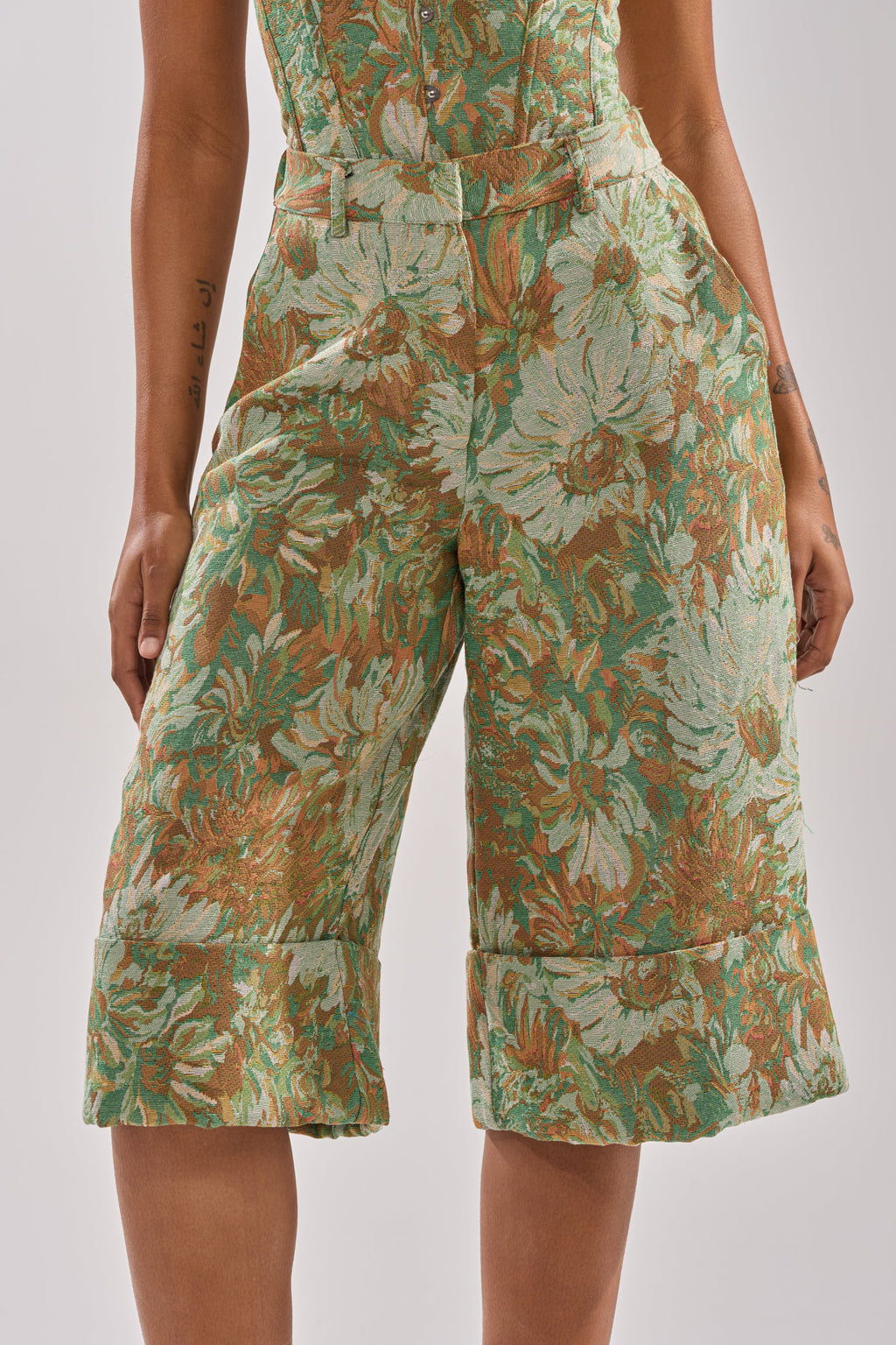 LOVERS FLORAL BERMUDA SHORT