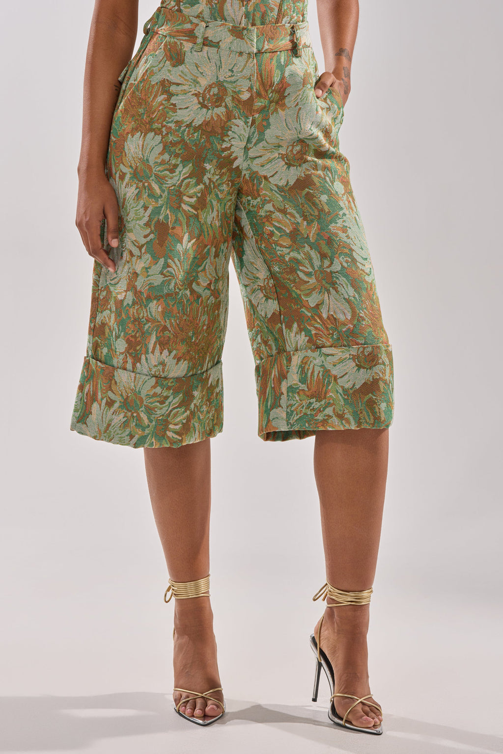 LOVERS FLORAL BERMUDA SHORT