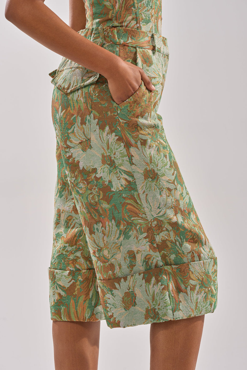 LOVERS FLORAL BERMUDA SHORT