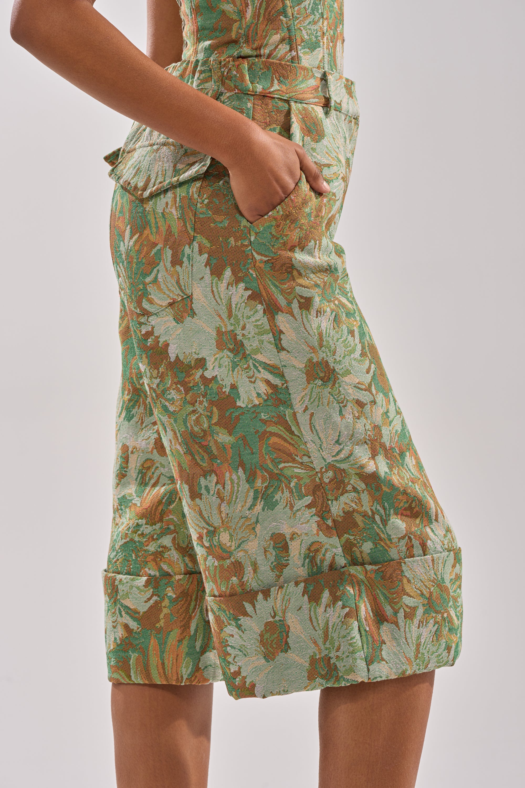 LOVERS FLORAL BERMUDA SHORT