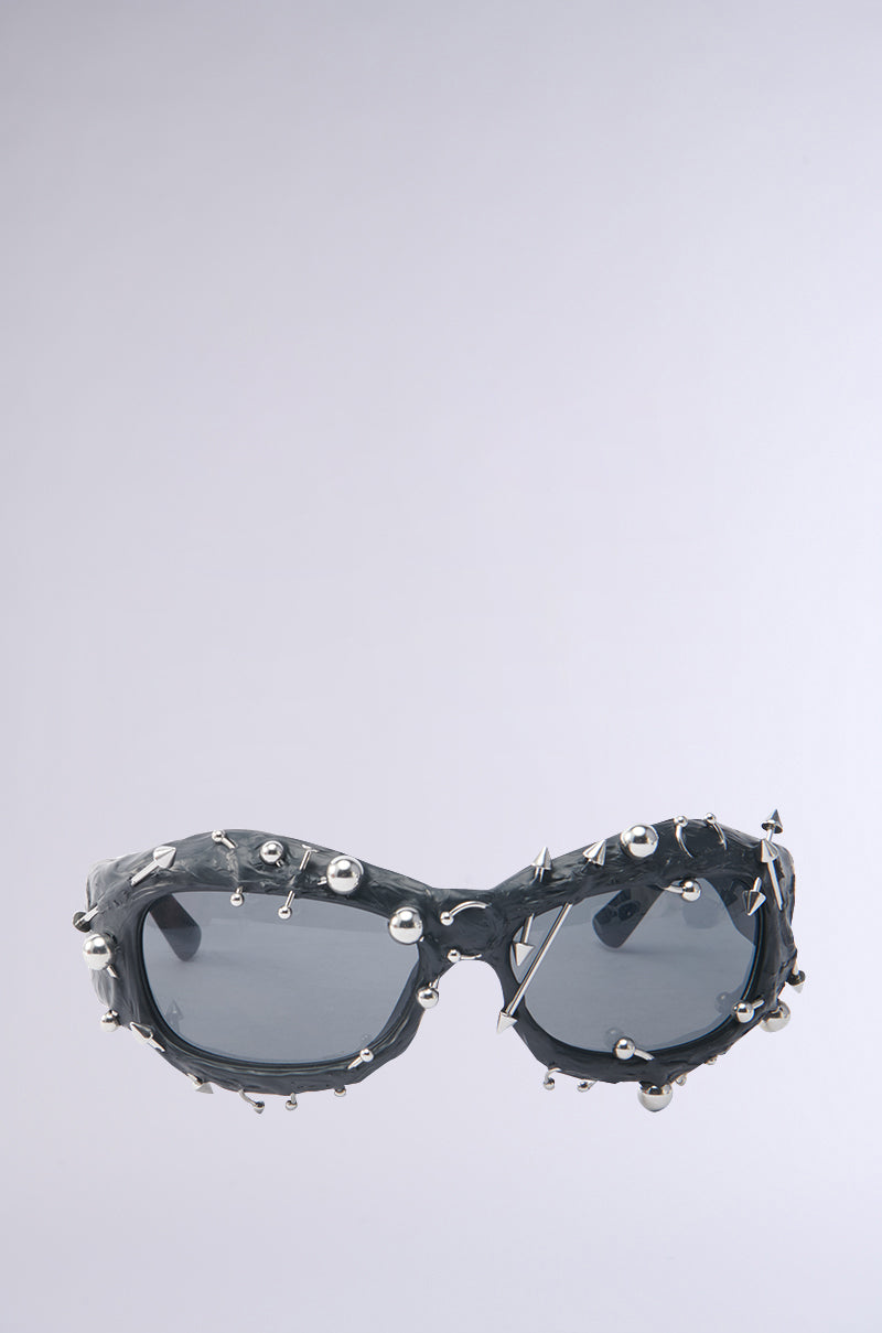 PIERCED VIBES SUNGLASSES