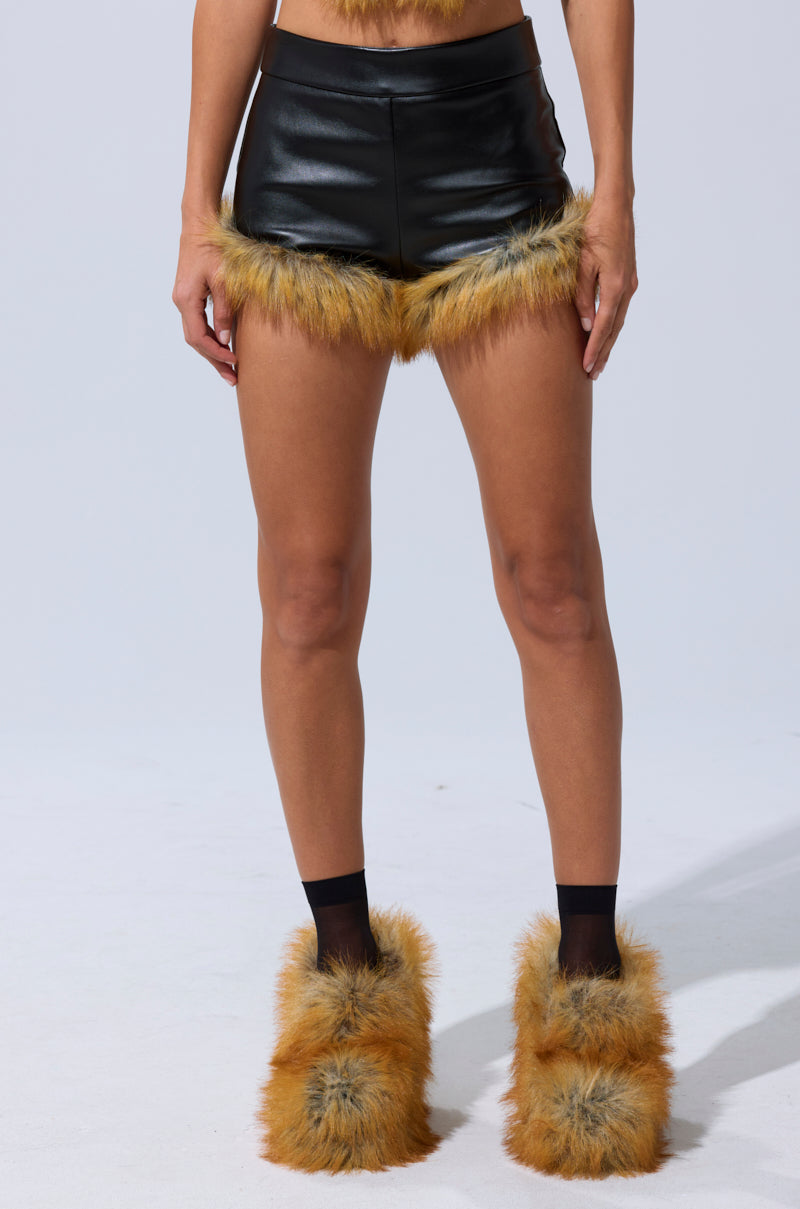 DONT TOUCH SHORT WITH FUR TRIM