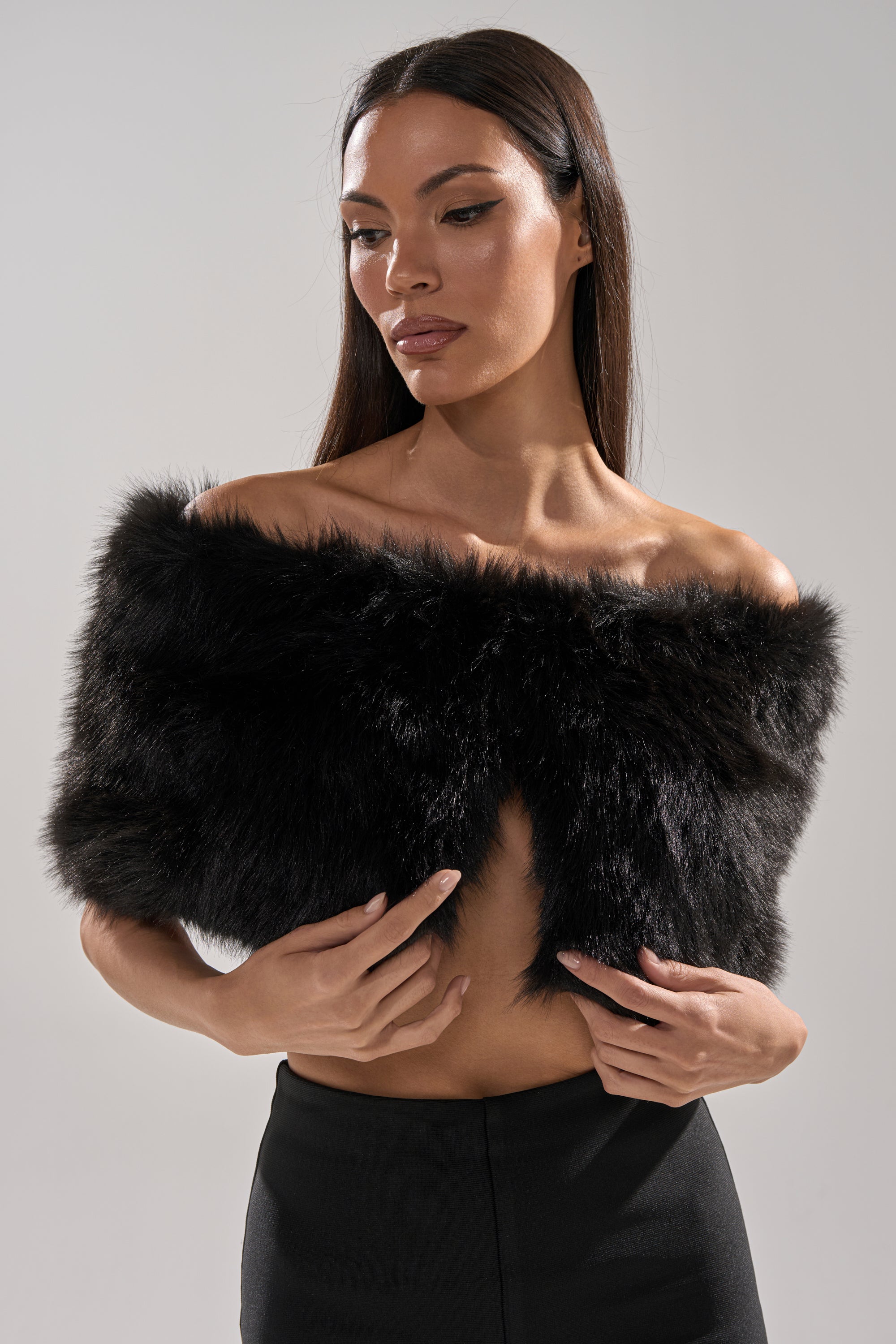 CLASSIC FAUX FUR SHAWL