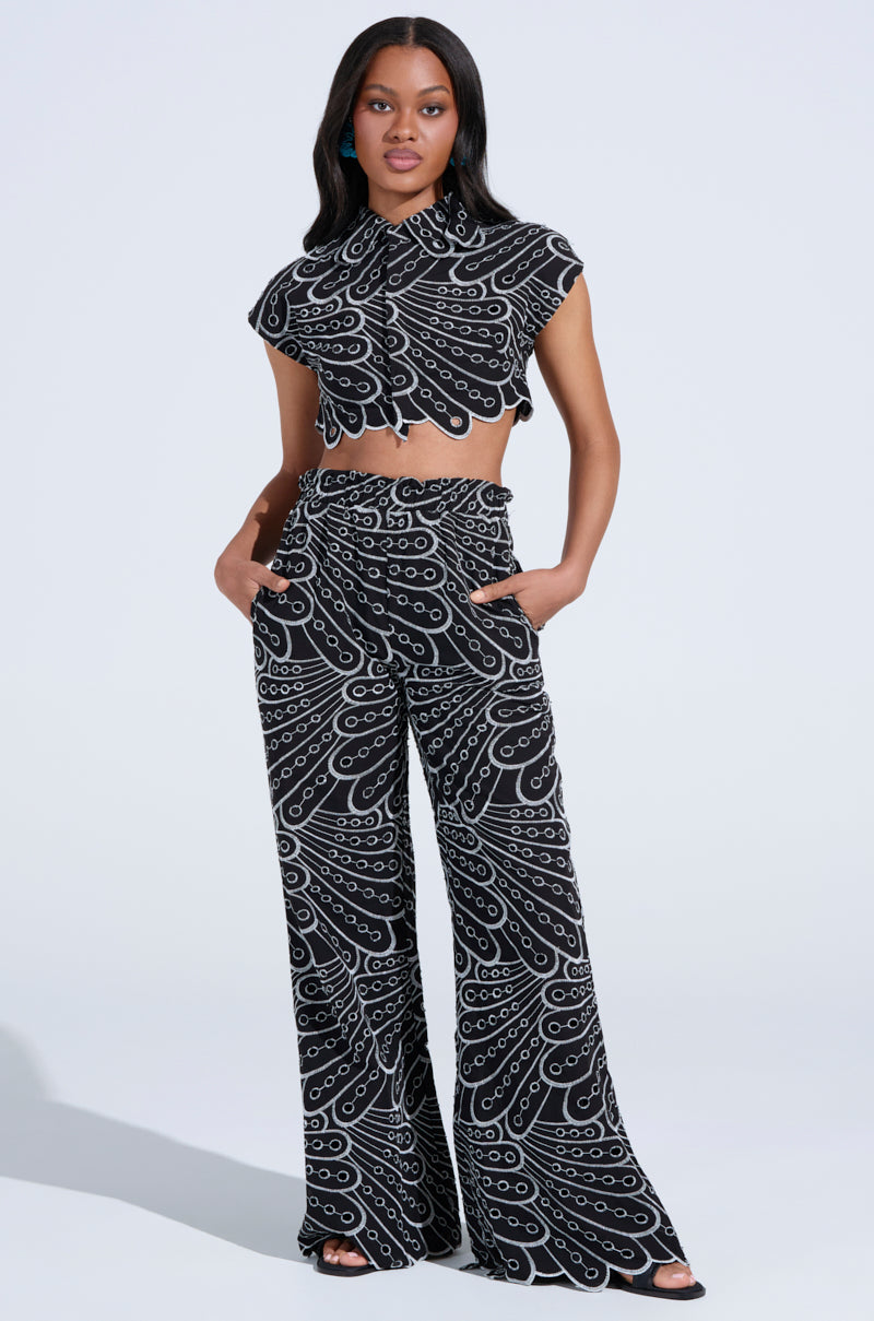 SET YOU FREE CROP WOVEN BLACK MULTI TOP