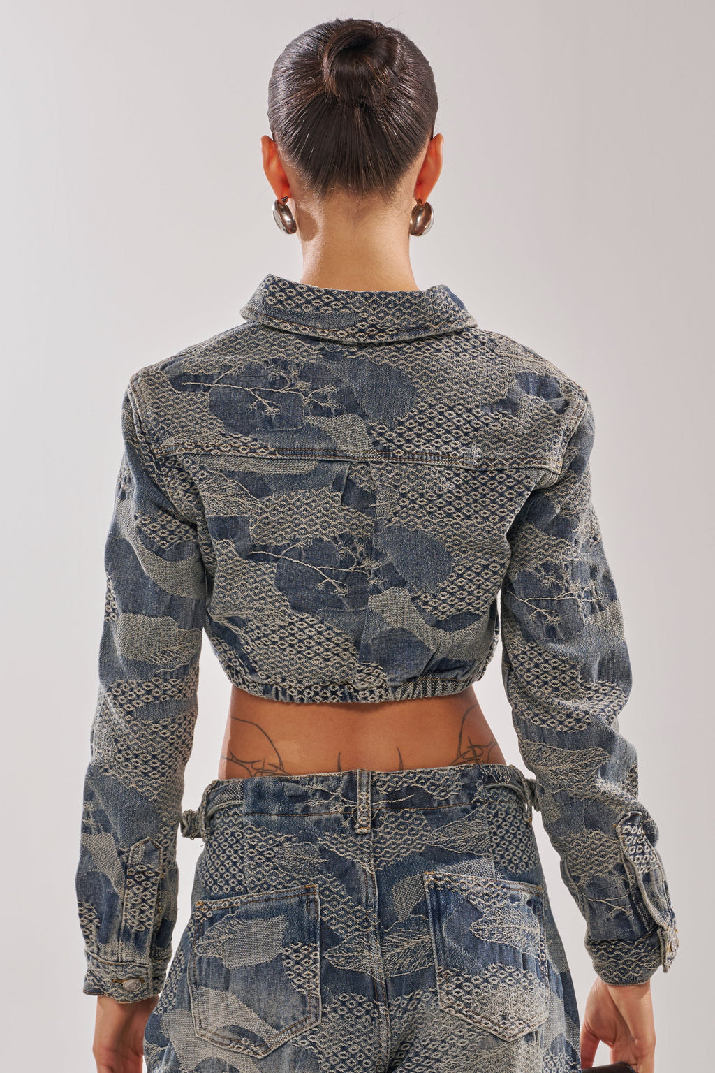 I THINK YOU WANNA KNOW DENIM BUTTON DOWN