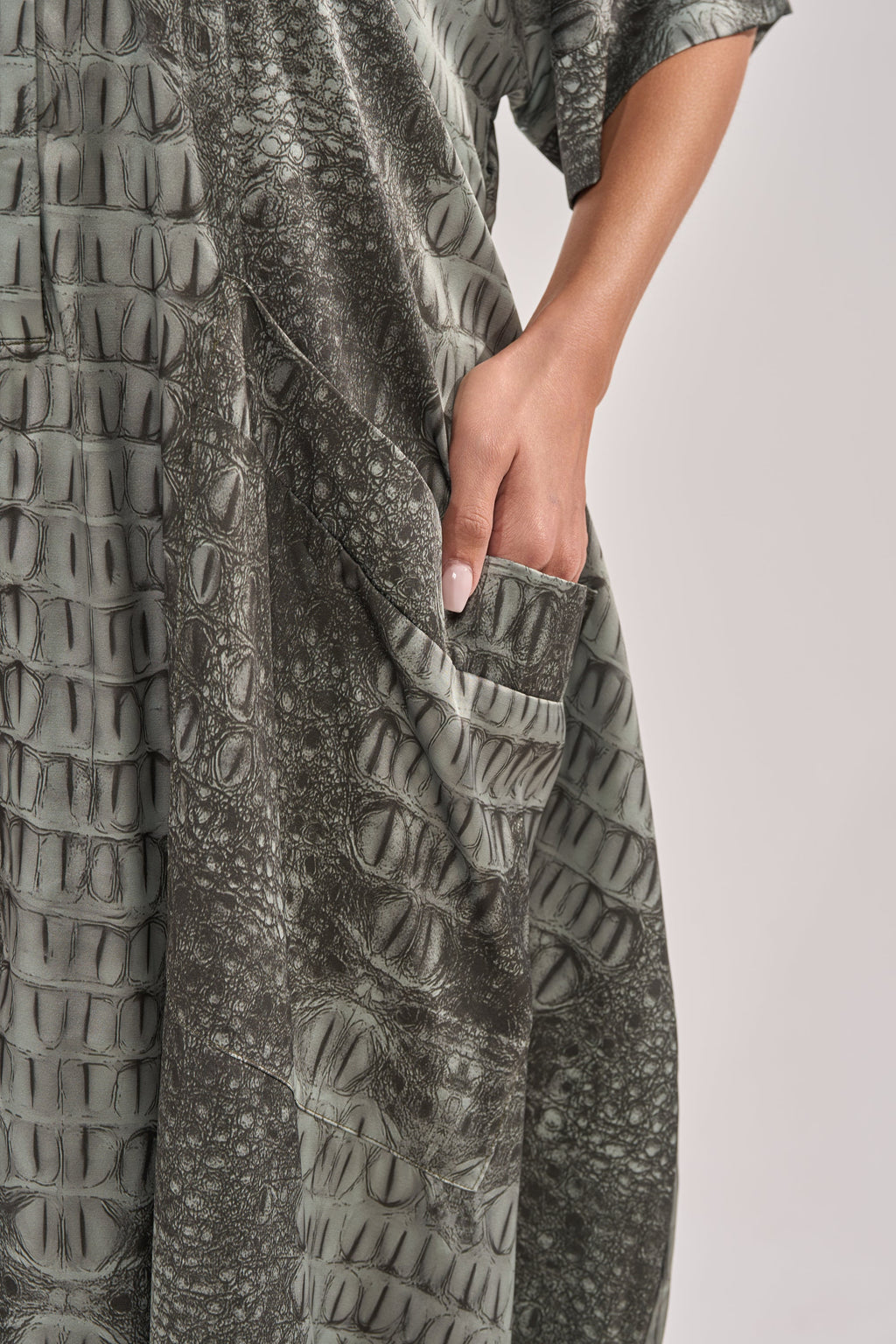 SHE'S RICH OVERSIZED JUMPSUIT IN SNAKE