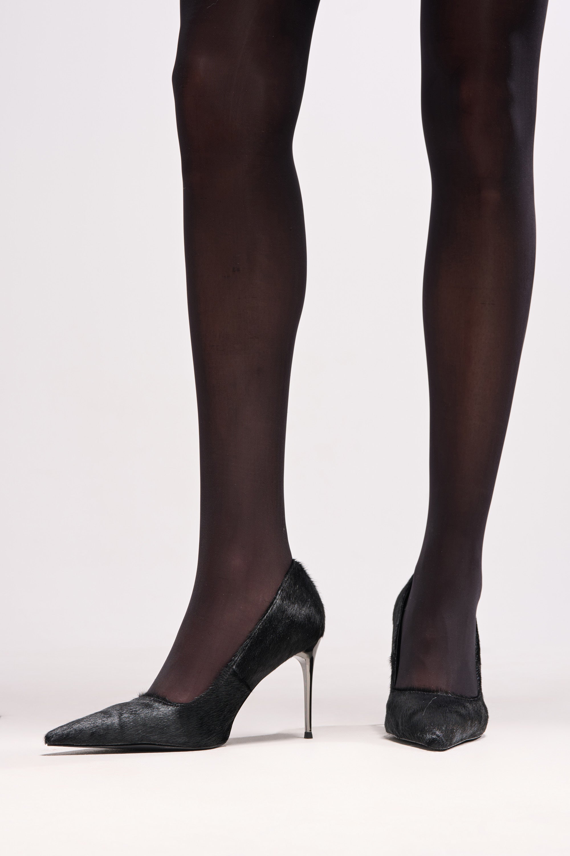 AZALEA WANG ROSEE BLACK PONY HAIR PUMP
