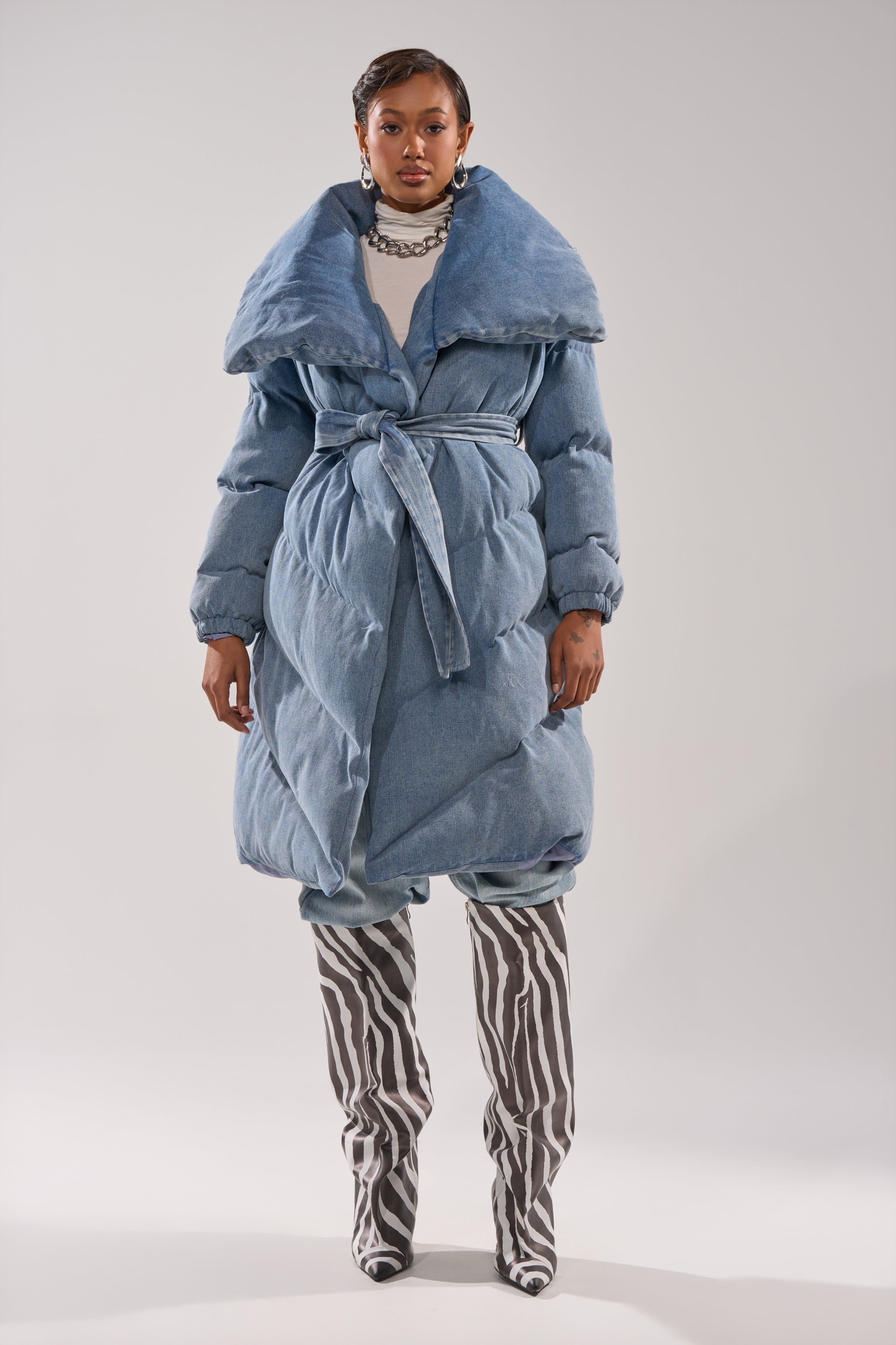 I'M OUTSIDE DENIM PUFFER
