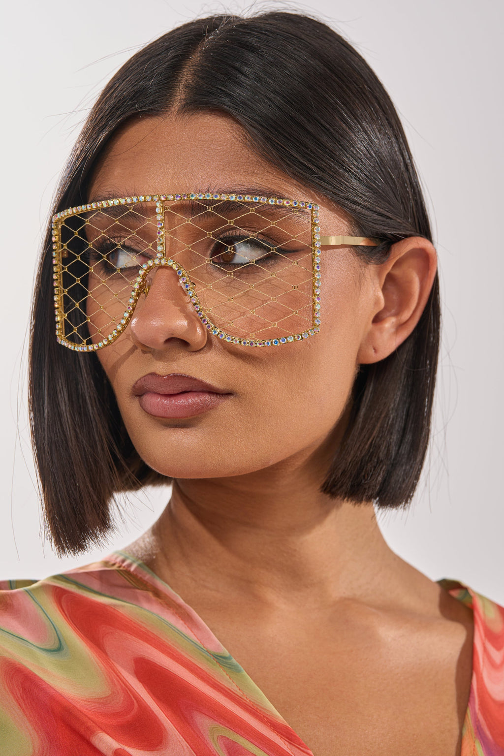 POP THE BUBBLY GLASSES IN GOLD