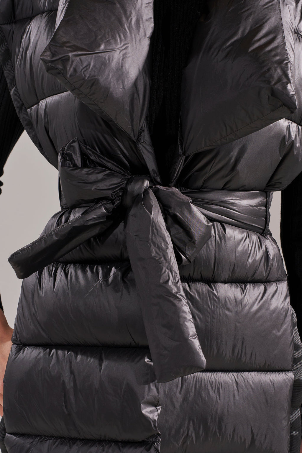 PILOT JONES LONG LINE PUFFER VEST IN BLACK