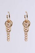 ITS GIVING HOOP EARRING
