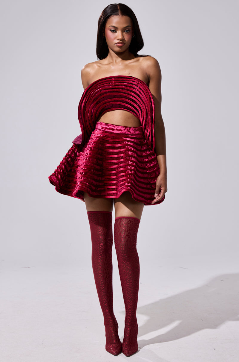STAR OF THE SHOW VELVET BLOUSE