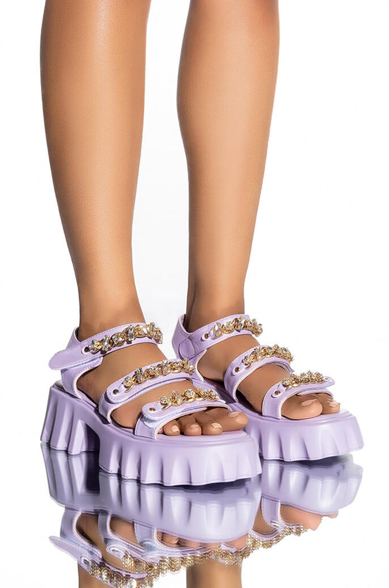 AZALEA WANG CANT HOLD BACK FLATFORM SANDAL IN PURPLE