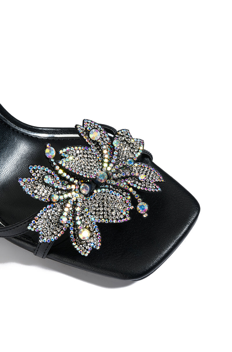 AZALEA WANG EFFORTLESS FLOWER SANDAL IN BLACK