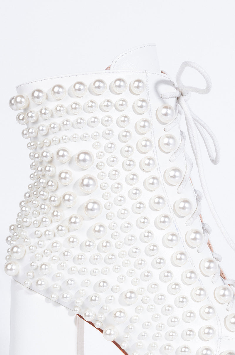 AZALEA WANG LITS THE PEARLS FOR ME CHUNKY BOOTIE IN WHITE