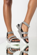 AZALEA WANG LET YOU KNOW YOU'RE MINE FLATFORM SANDAL IN BLACK