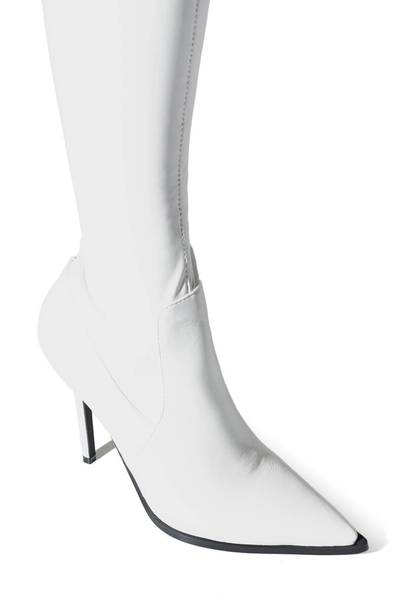 AZALEA WANG MILEY THIGH HIGH STRETCH CHUNKY BOOT IN WHITE