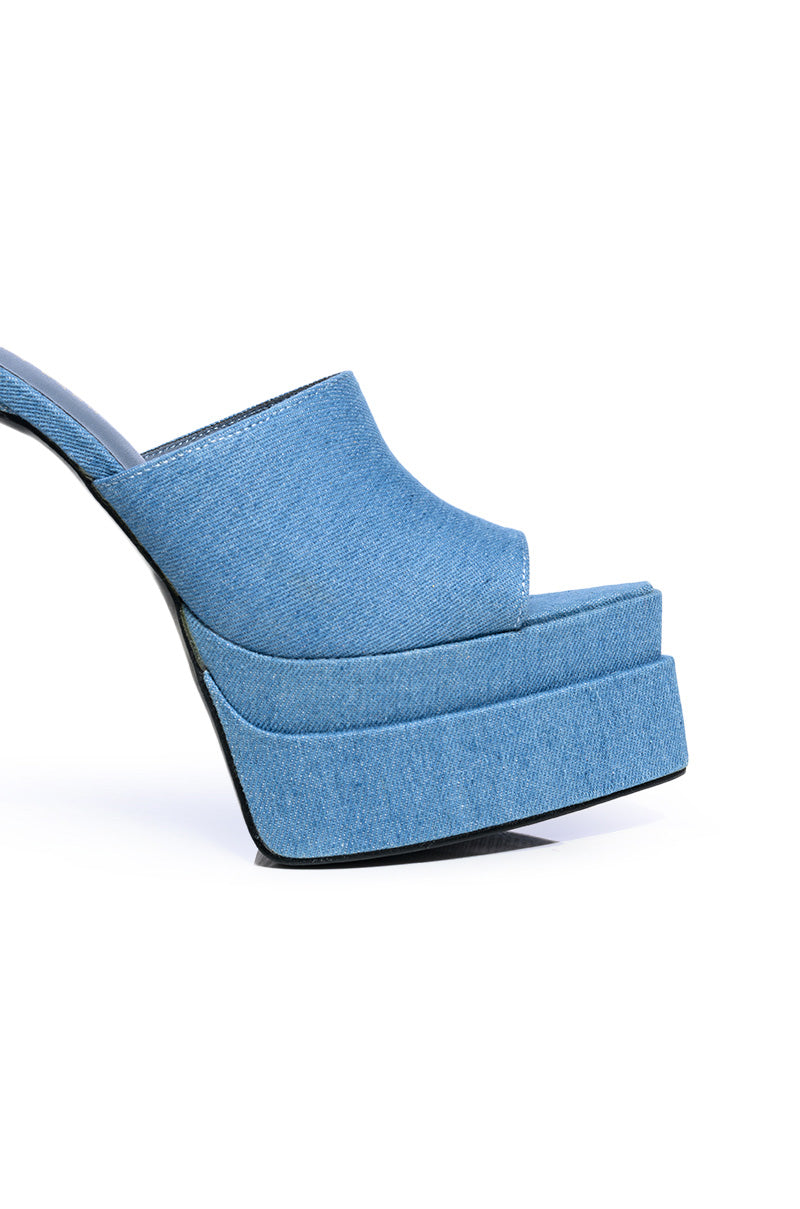 AZALEA WANG RHEYA CHUNKY MULE IN DENIM