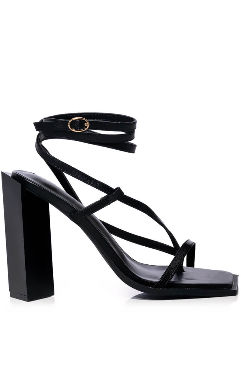 AZALEA WANG VALLEA CHUNKY PUMP IN BLACK