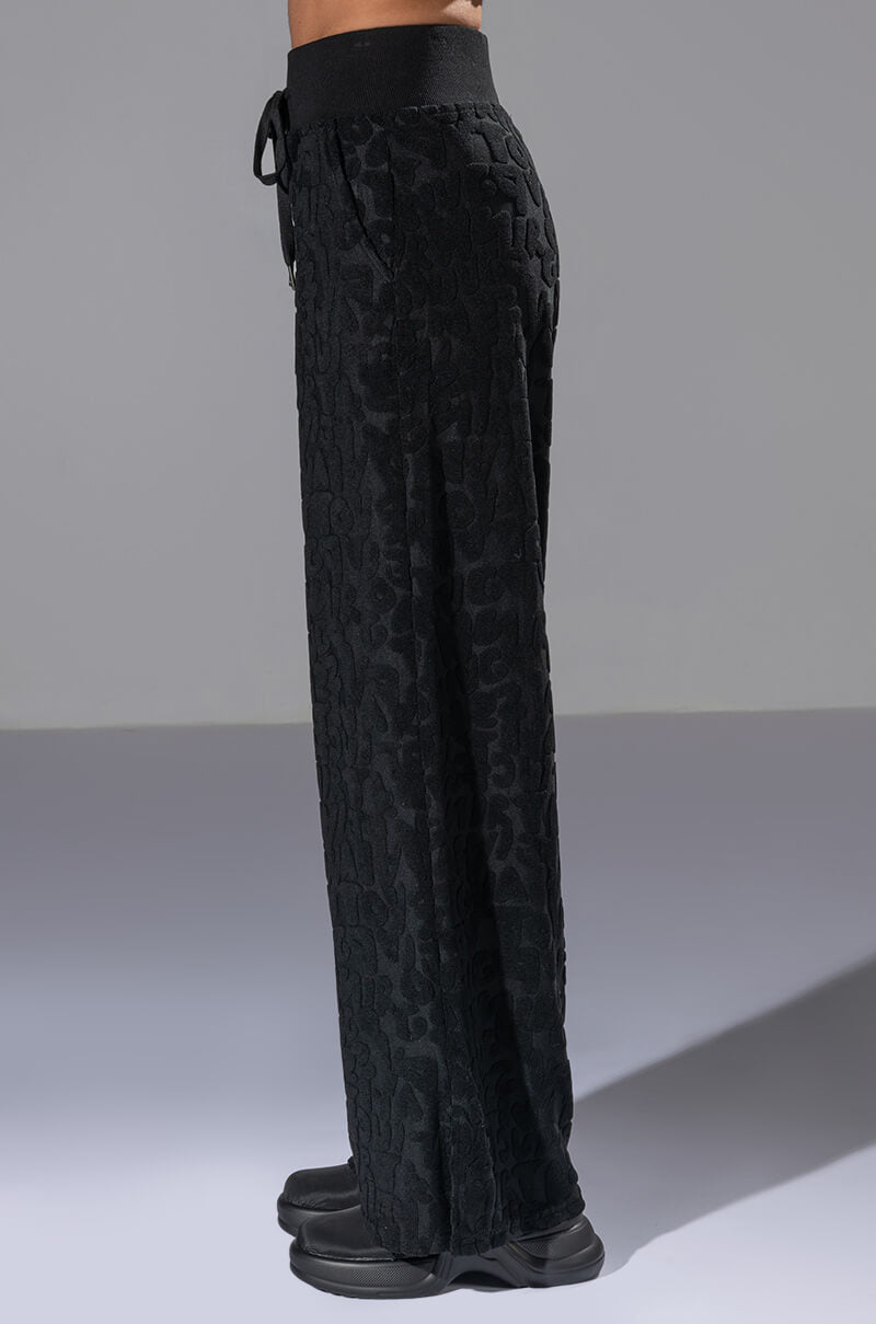 BE HERE TEXTURED WIDE LEG SWEATPANT