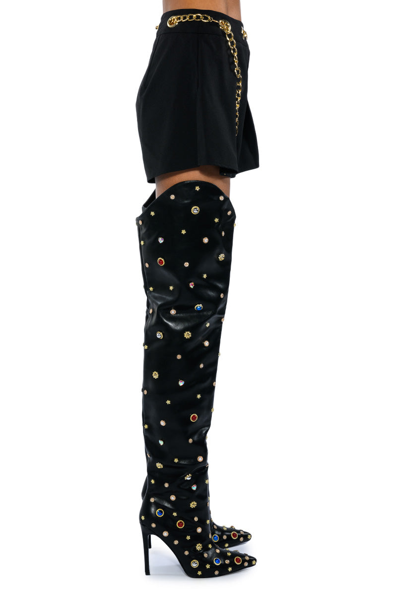 BETTER DAYS FLOUNCE SHORT WITH CHAIN BELT