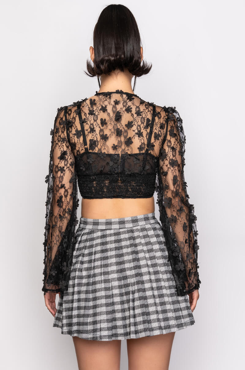 LILA FLORAL DETAIL CROPPED BLOUSE