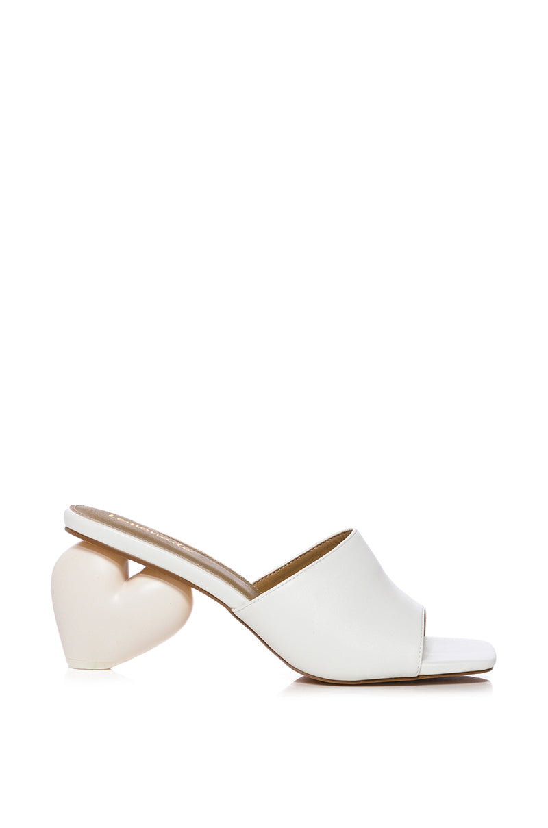 BUBBLE HEART WHITE NOVELTY HEEL SANDAL