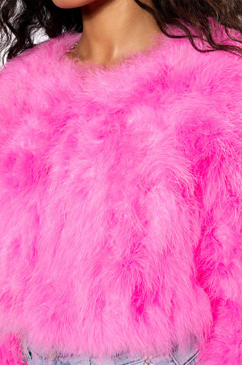 CROPPED FEATHER JACKET IN PINK