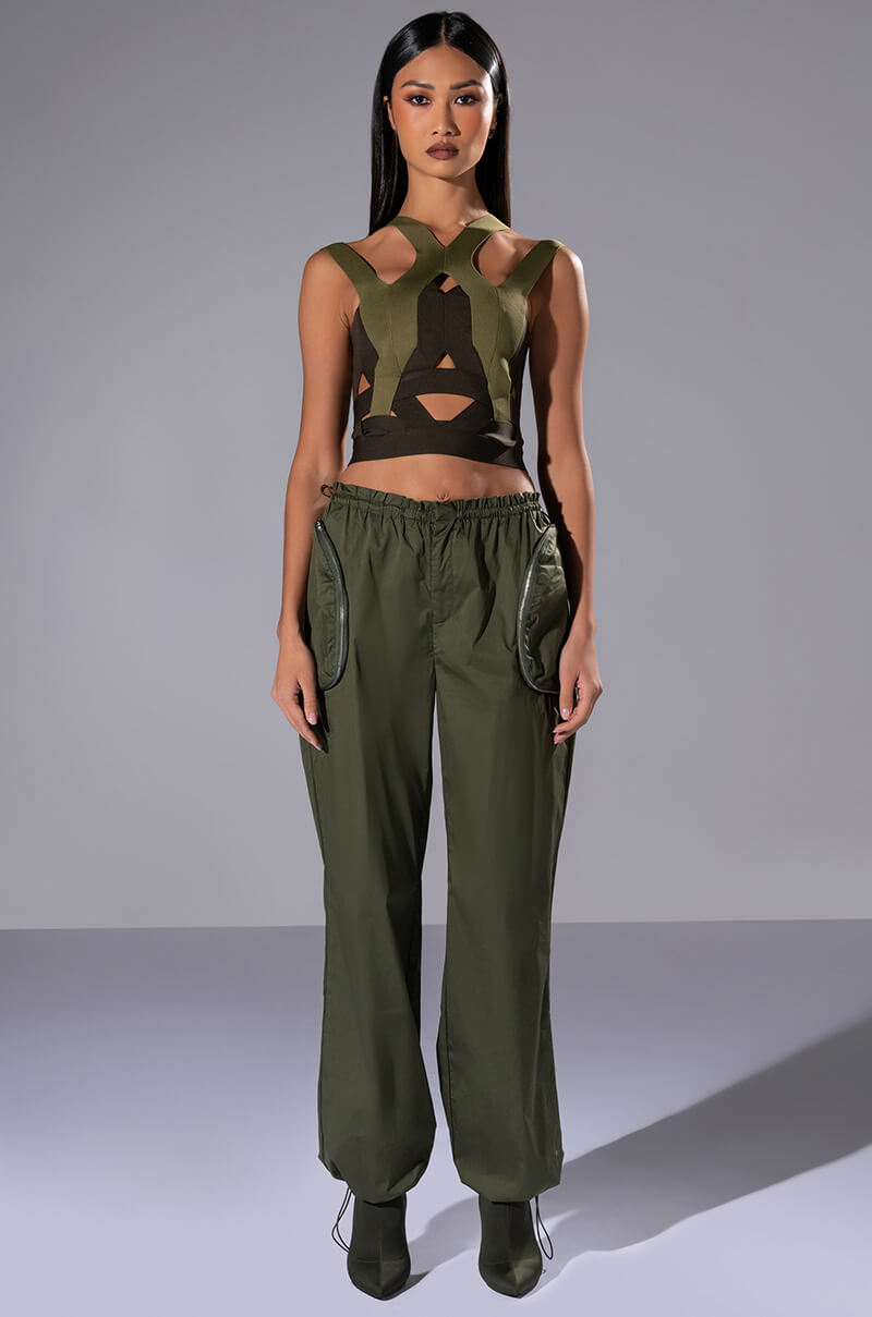 DAKOTA SYMMETRIC CUTOUT TOP