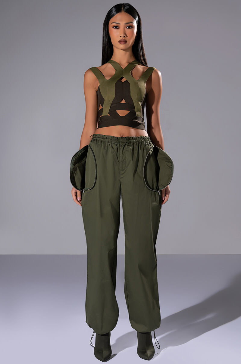 DAKOTA SYMMETRIC CUTOUT TOP