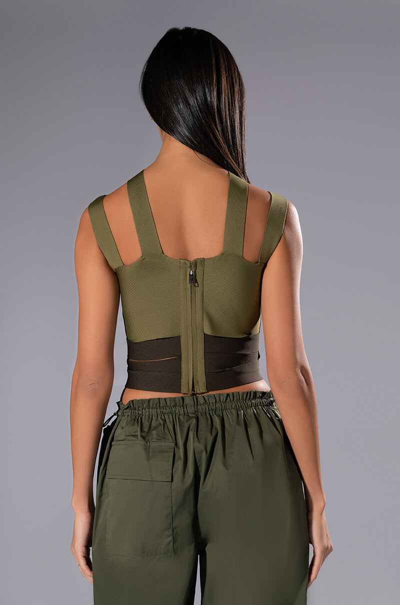 DAKOTA SYMMETRIC CUTOUT TOP