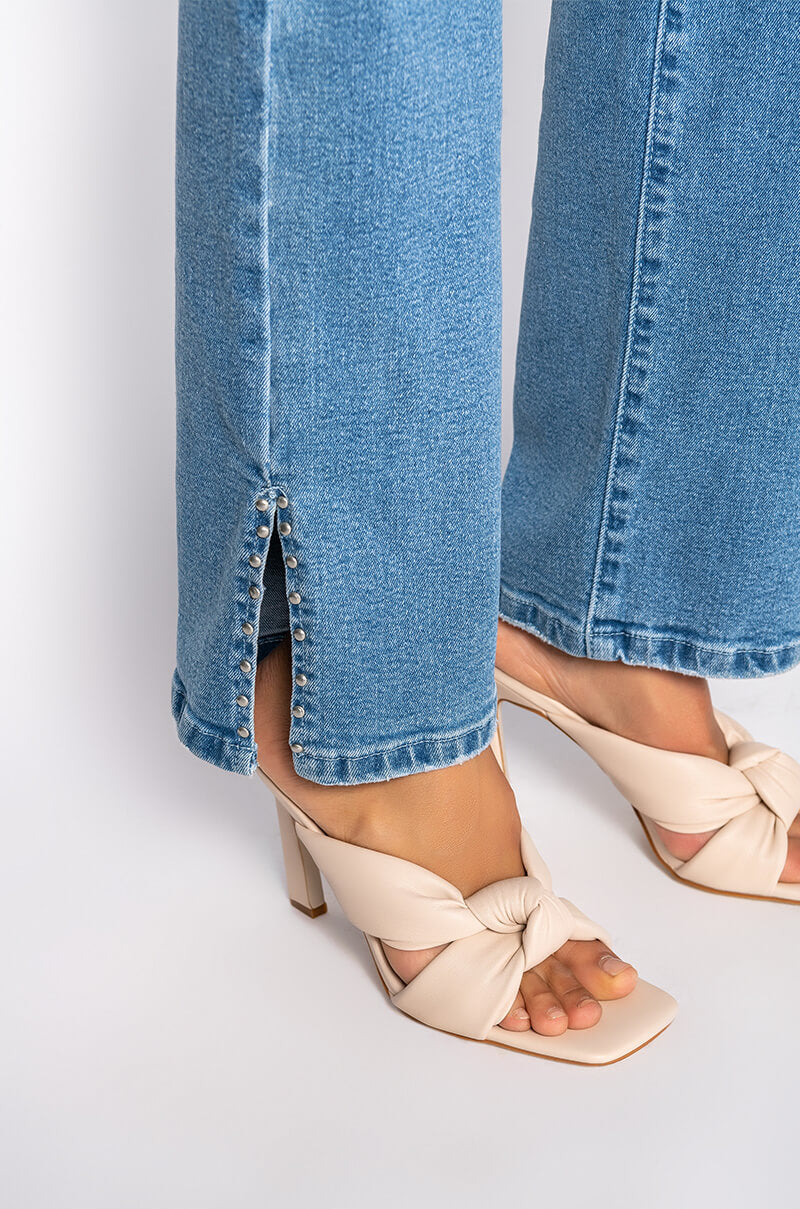 ELEVATED MID RISE STUD SLIT STRAIGHT JEANS