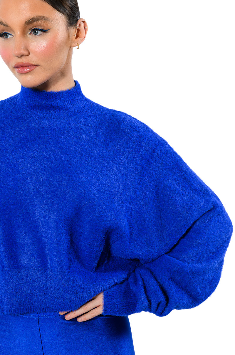 FIFI FUZZY KNIT OVERSIZED CROP SWEATER