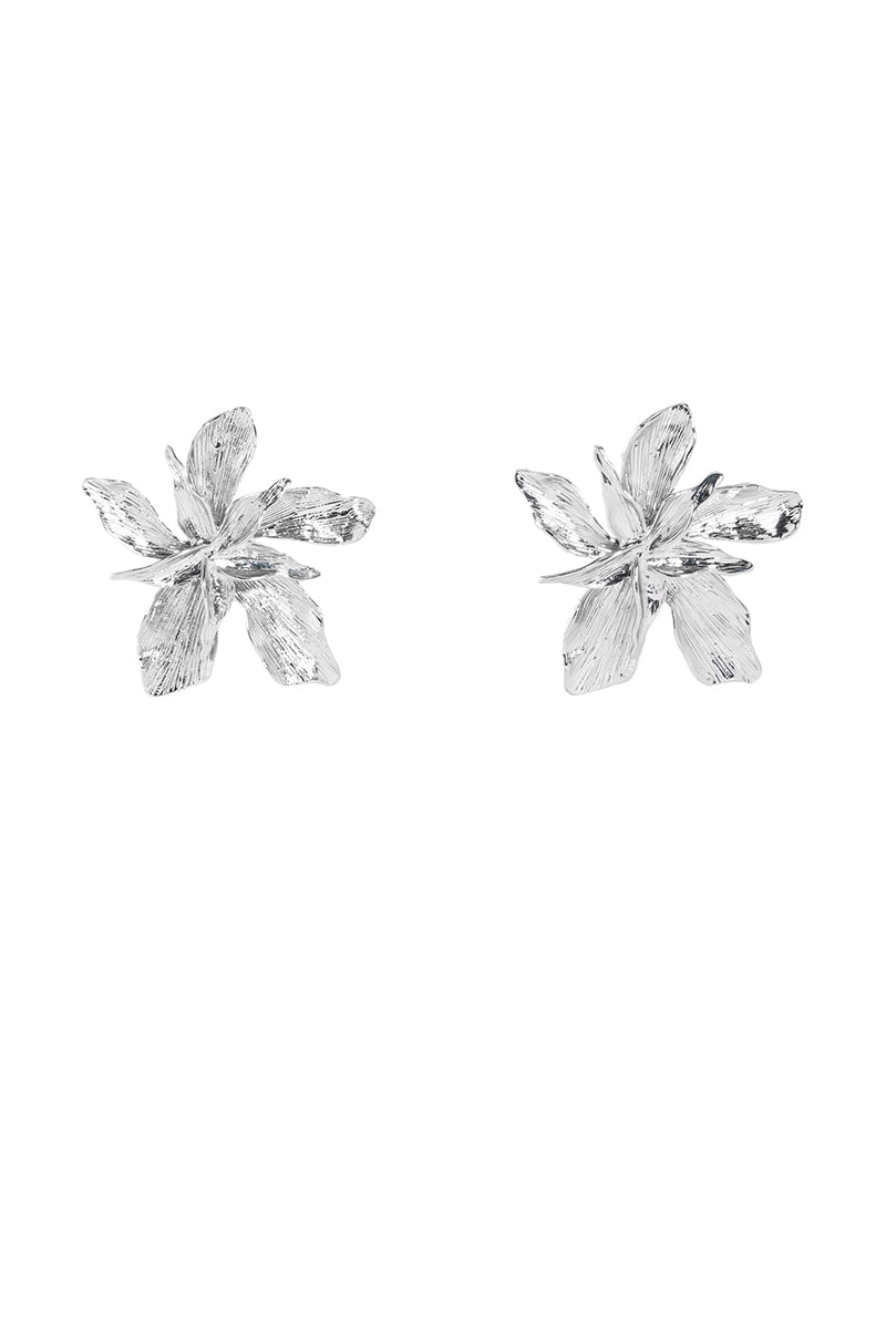 TEXTURED FLOWER EARRING IN SILVER