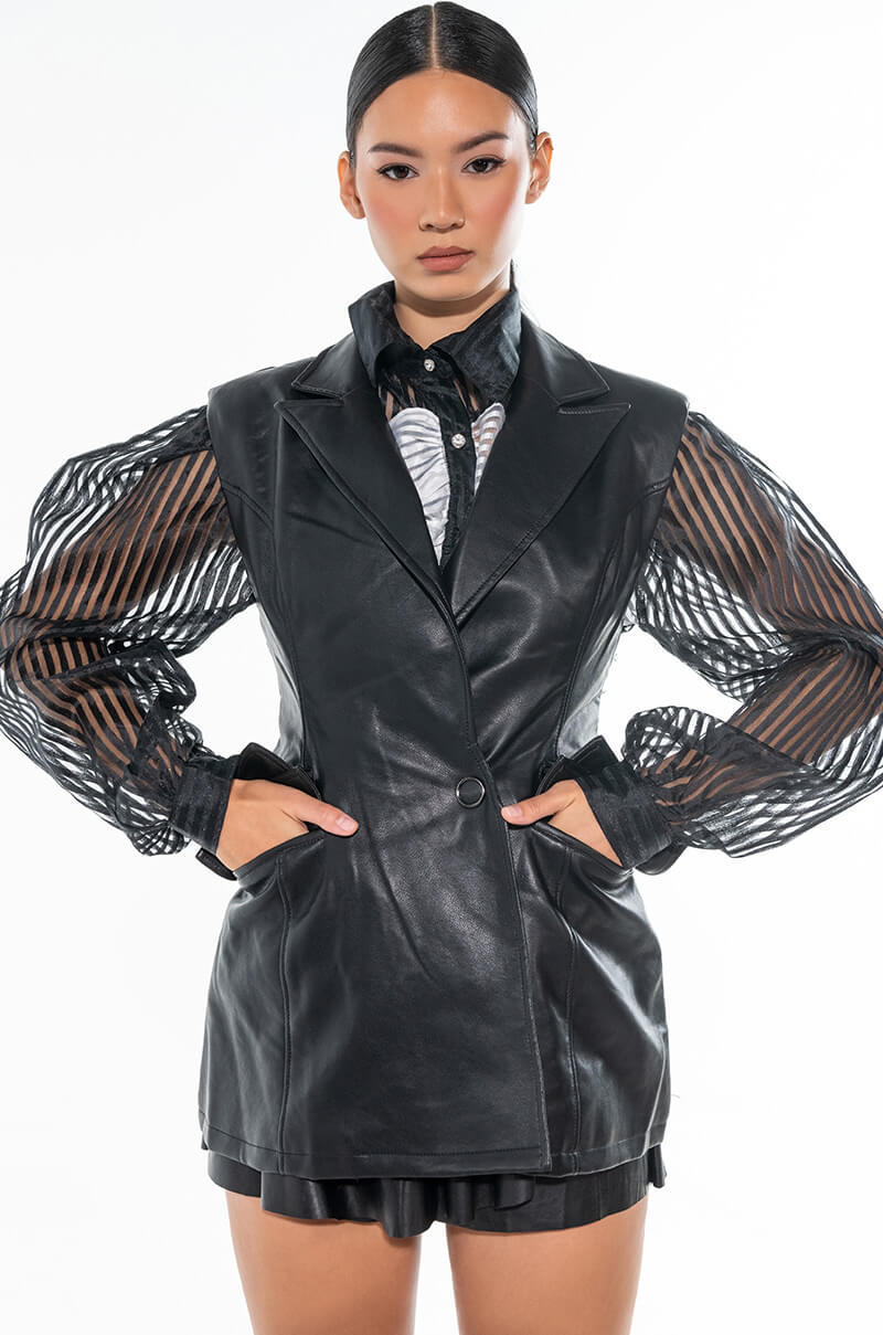 FITTED BLAZER VEST WITH DOUBLE POCKETS
