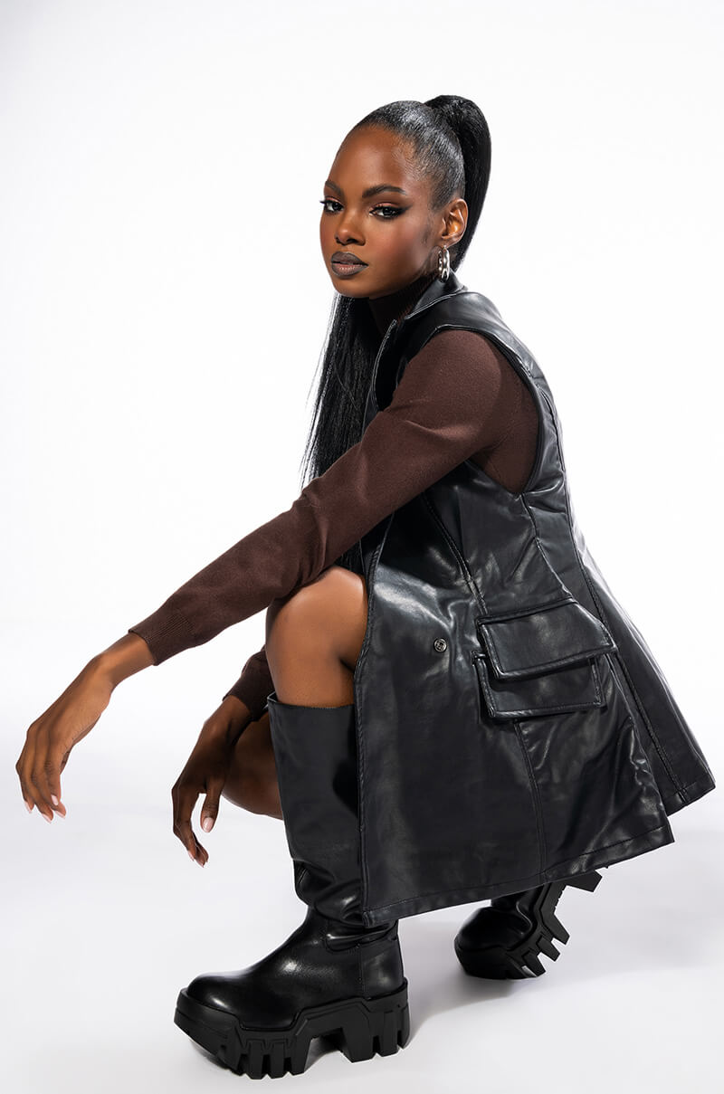FITTED BLAZER VEST WITH DOUBLE POCKETS