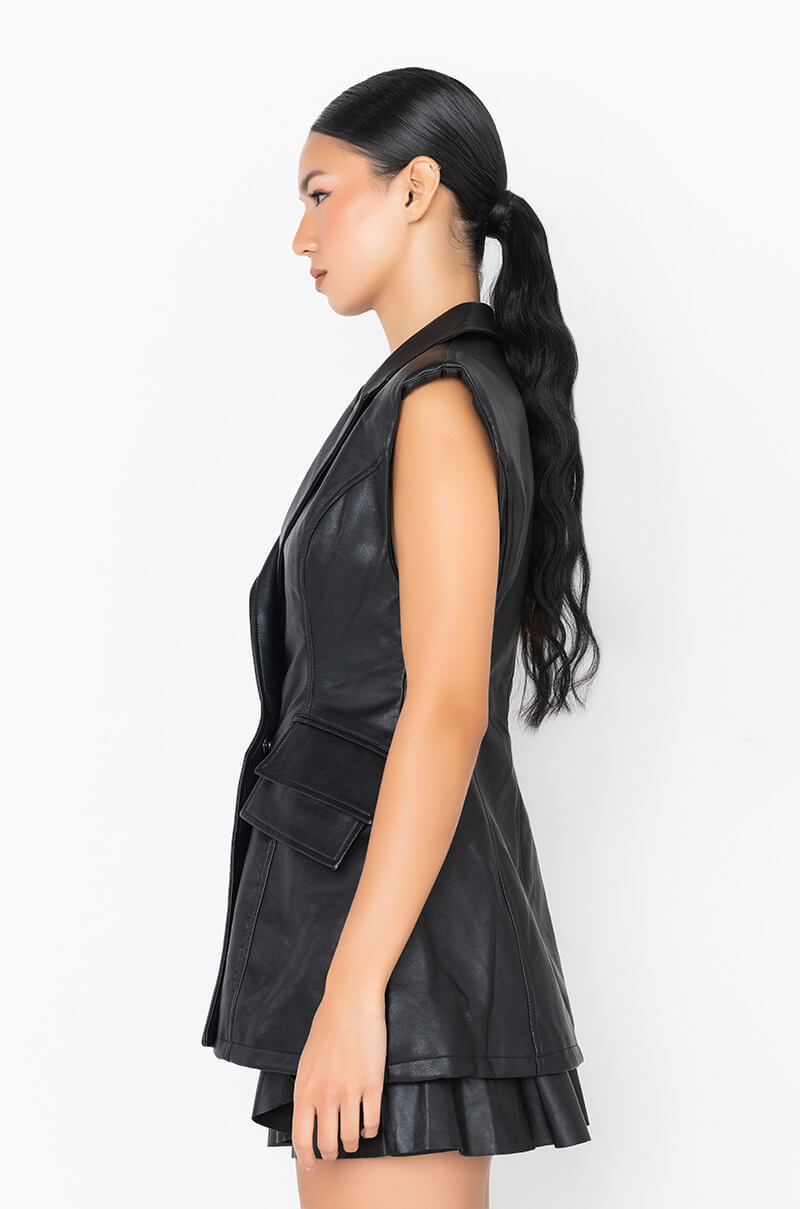 FITTED BLAZER VEST WITH DOUBLE POCKETS