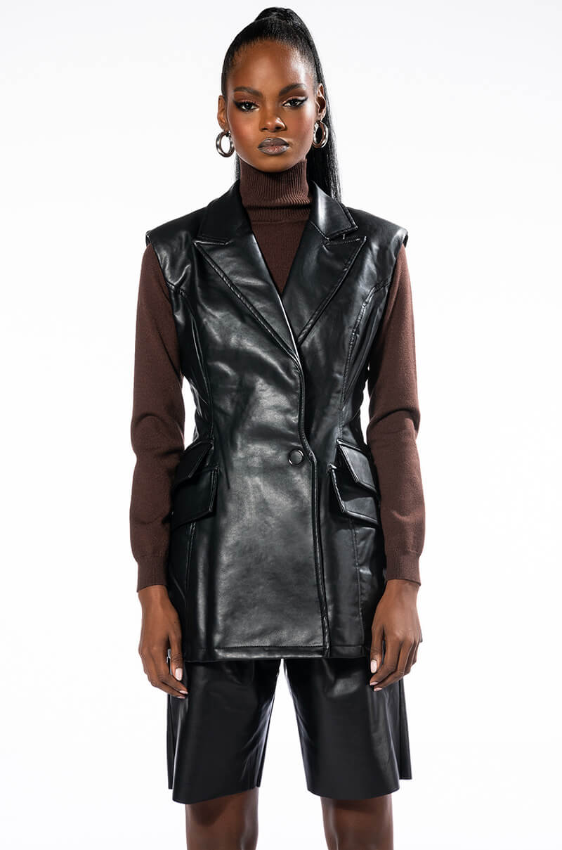 FITTED BLAZER VEST WITH DOUBLE POCKETS