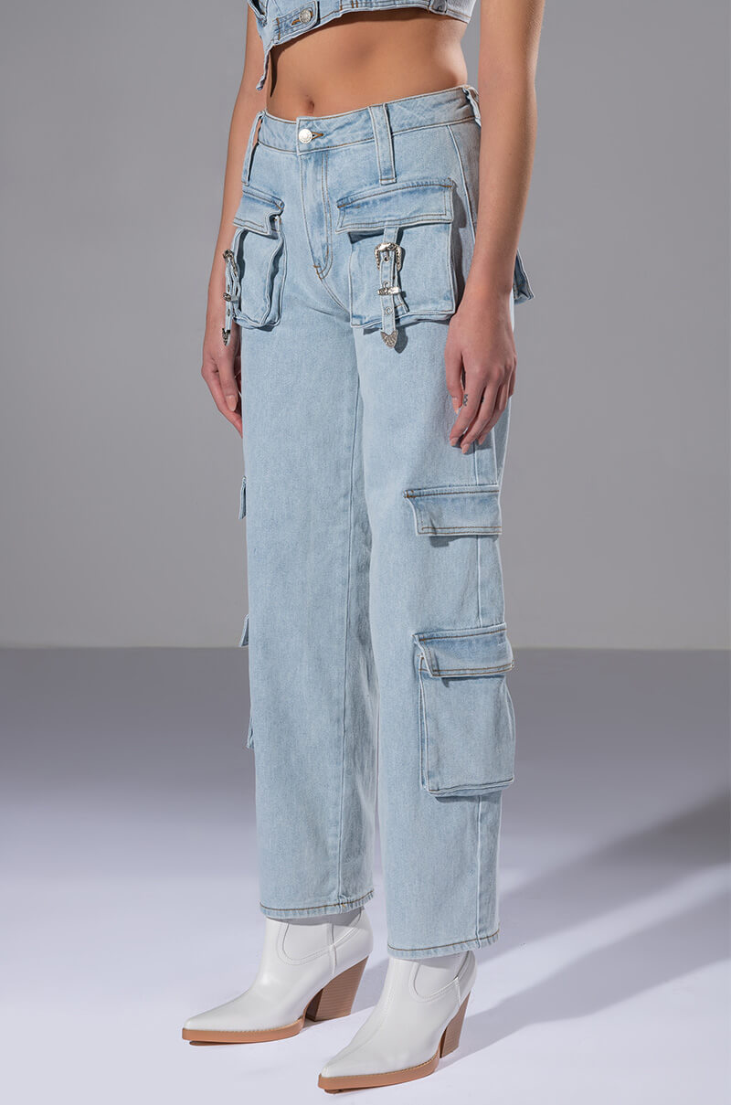 KENLY BUCKLE DETAIL RELAXED FIT JEANS