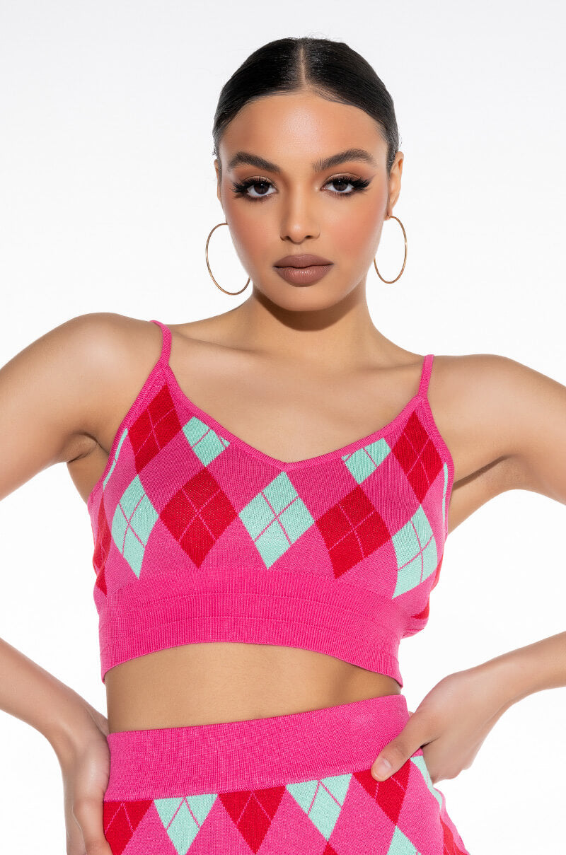 GET A CLUE KNIT CROP TOP