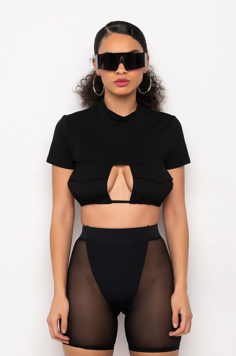 JEUNE POCKET DETAIL CUTOUT CROP TEE