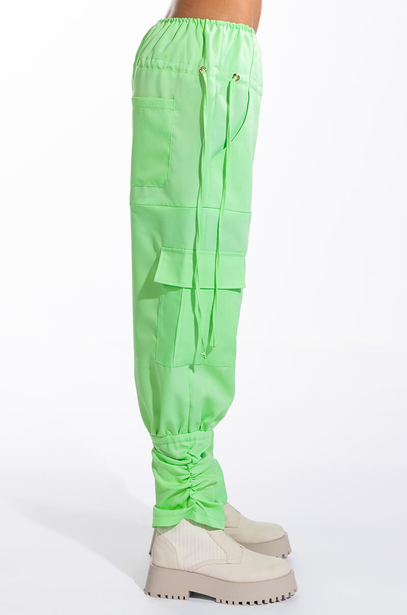 MINT CONDITION CARGO PANTS