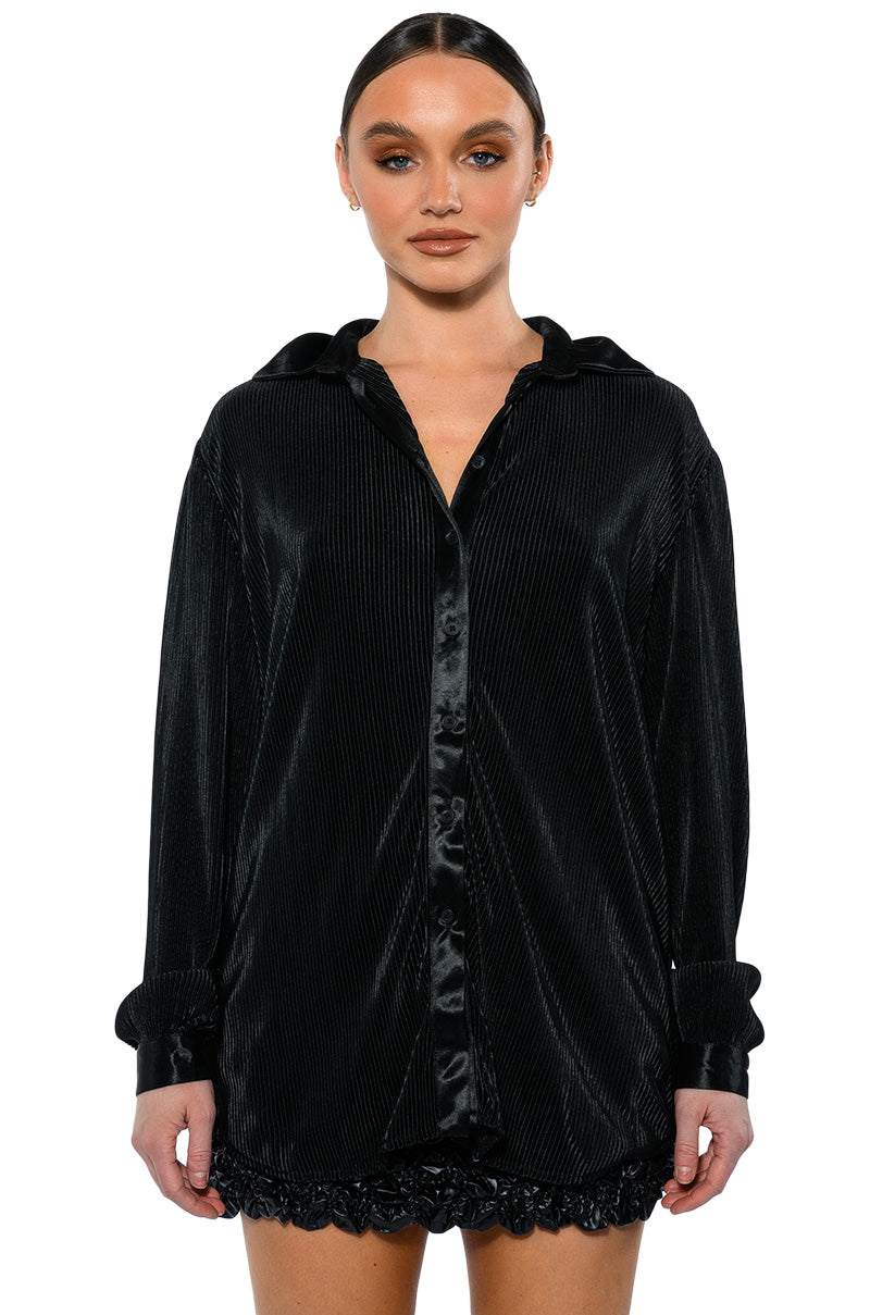 NIGHT OUT PLISSE BUTTON DOWN TOP